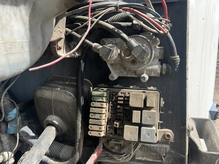 #1556-•-1999-mack-e7-460-day-cab-truck-tractor-image-27