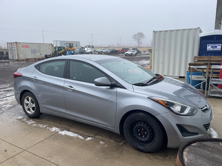#1048-•-2015-hyundai-elantra-sedan-(has-wi-title)-image-2