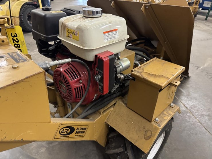 #3280-•-ase-hydraulic-tractor-with-roof-remover-attachment-image-15