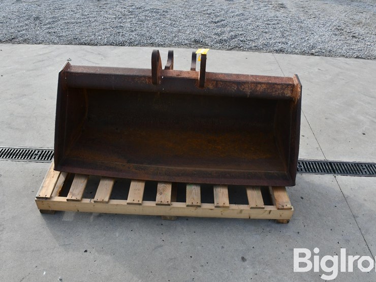 werk-brau-60"-bucket-image-2