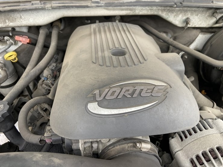 2004-chevrolet-silverado-4x4-pickup-image-36