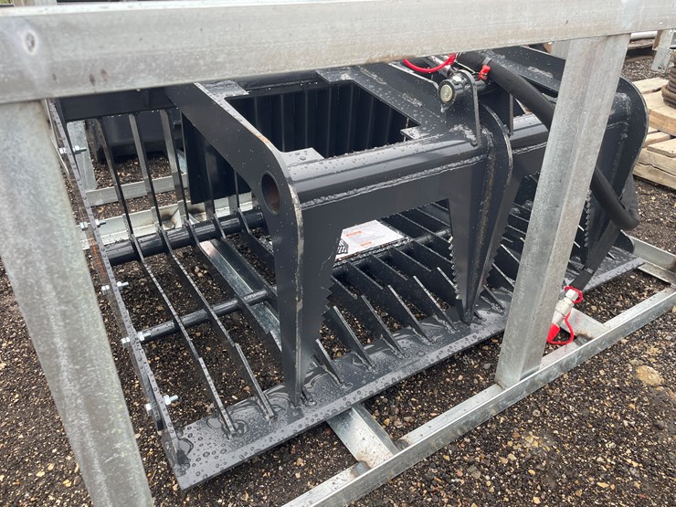 #1163-•-unused,-landhonor-mini-skidsteer-grapple-bucket-image-2