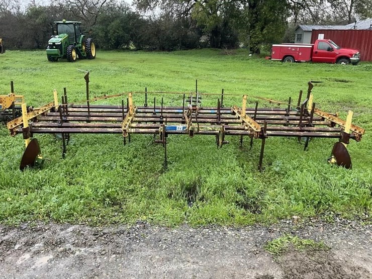 (offsite)-custom-3-pt-3-row-60"-cultivator-image-11