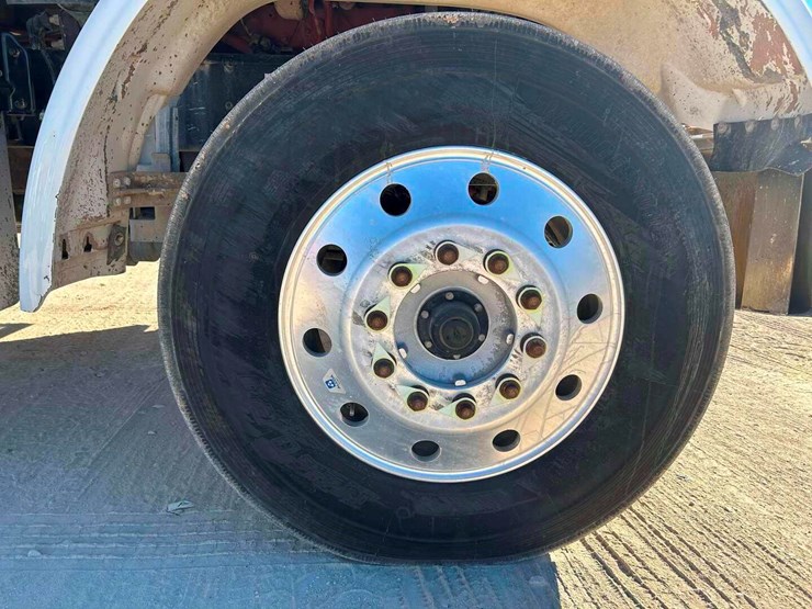 2016-peterbilt-365-image-7