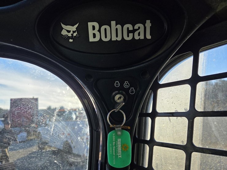 2018-bobcat-t740-image-45