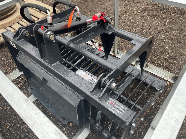 #1163-•-unused,-landhonor-mini-skidsteer-grapple-bucket-image-4