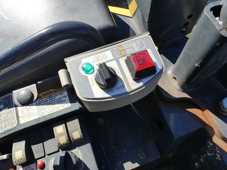 2016-yanmar-vio25-image-15