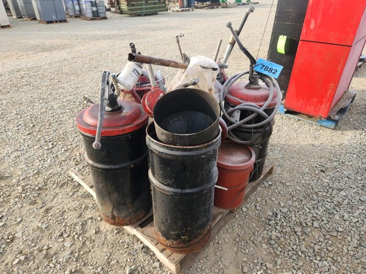 #6028-•-(8)-grease-pumps-image-2