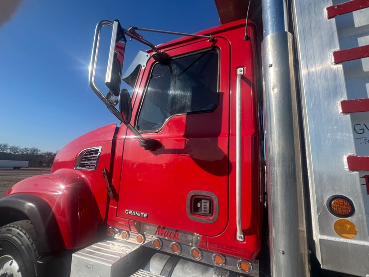 2004-mack-granite-cv713-image-9