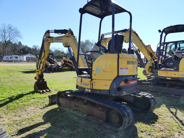 2016-yanmar-vio25-image-4