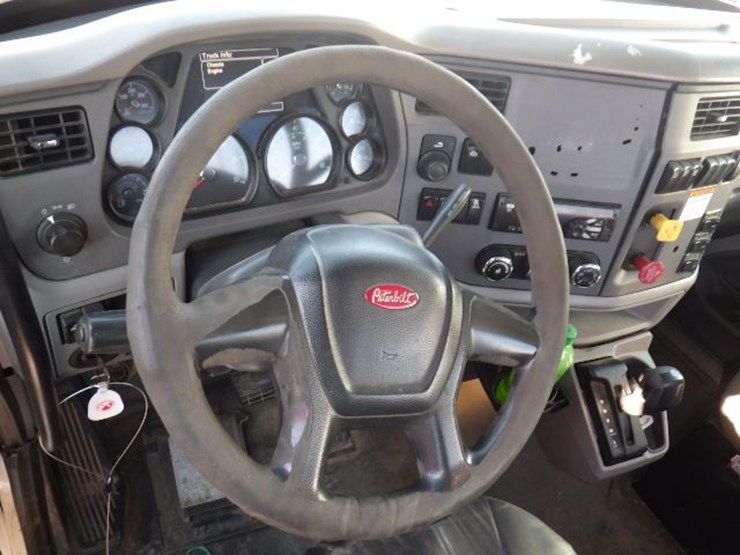 2016-peterbilt-579-image-18