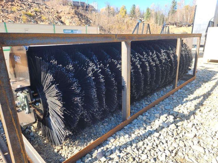 #6011-•-unused-72"-skid-steer-sweeper-attachment-image-5