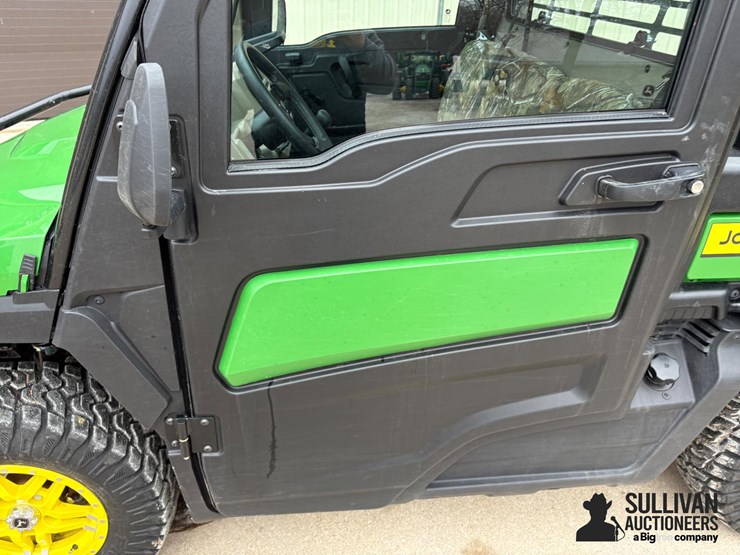 2023-john-deere-gator-image-14