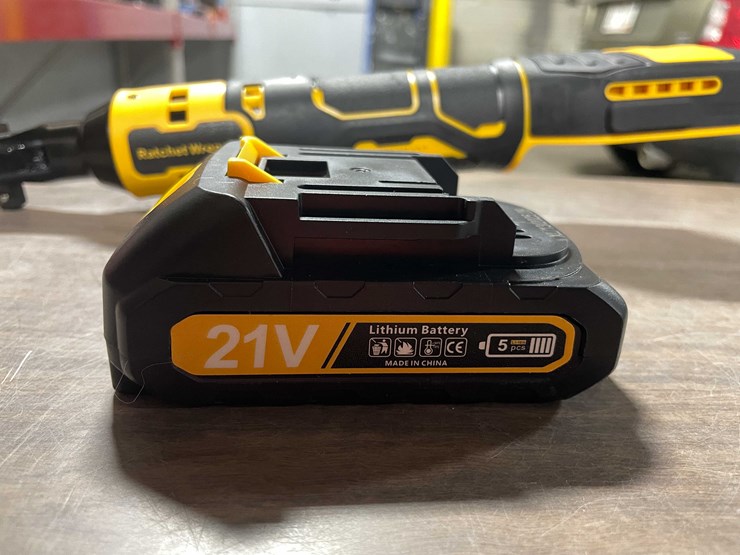 #2056-•-ratchet-wrench-set-and-(2)-21-v-batteries-(cw)-image-9