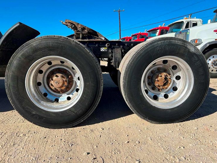 2016-peterbilt-365-image-8