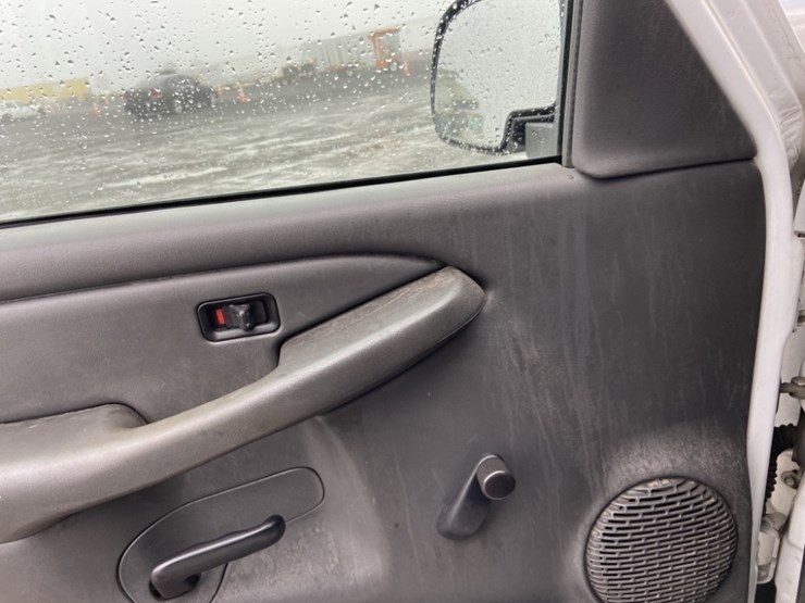 2004-chevrolet-silverado-4x4-pickup-image-29