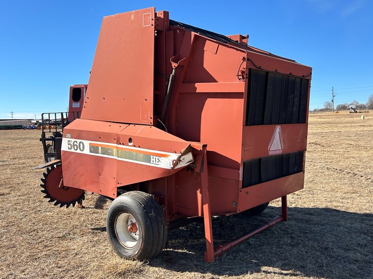 hesston-560-image-3