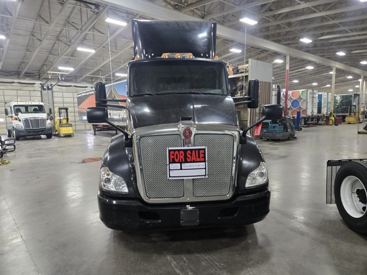 2015-kenworth-t680-image-8