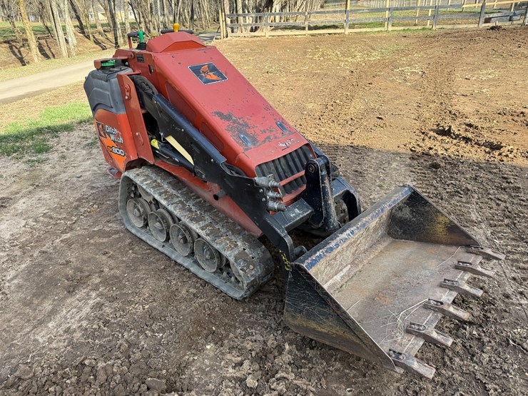 2019-ditch-witch-sk800-image-8