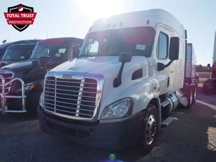 2020-freightliner-cascadia-113-image-1