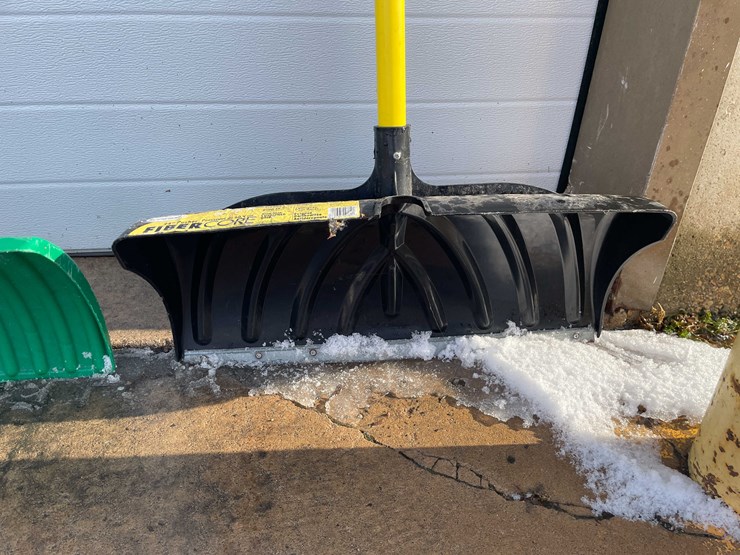 #4079-•-snow-shovels-(o3)-image-9
