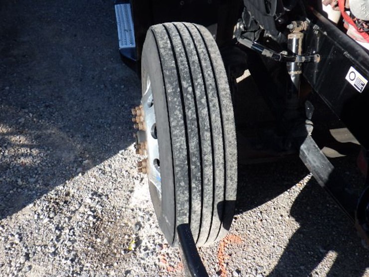 2017-peterbilt-587-image-30