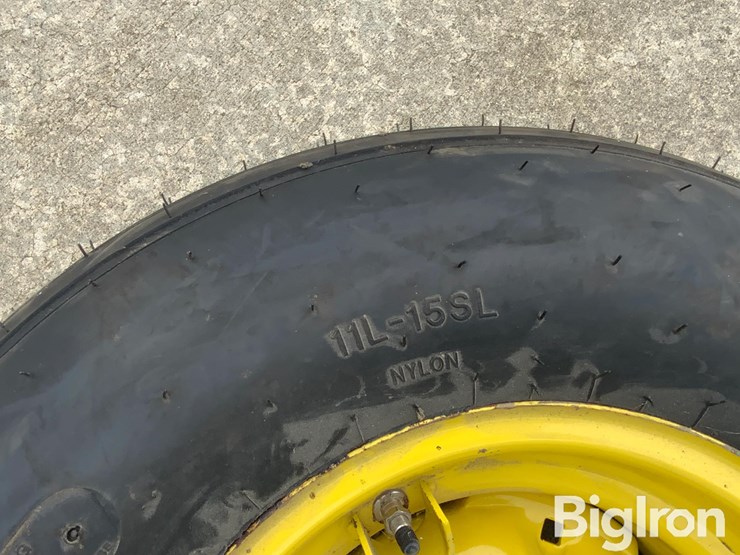 carlisle-11l-15sl-tire-on-a-6-bolt-rim-image-10