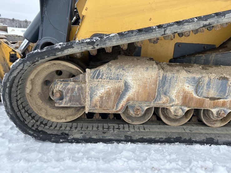 2019-deere-331g-image-69