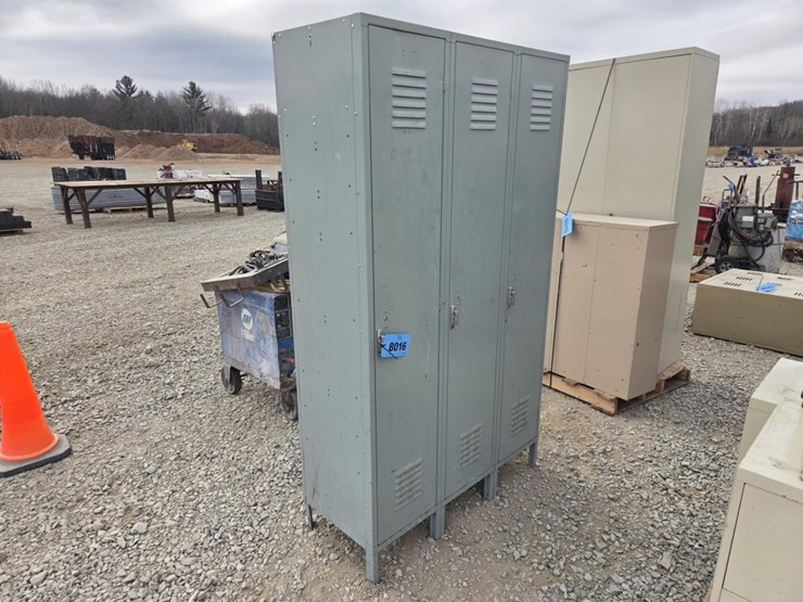 #6048-•-lockers-image-1