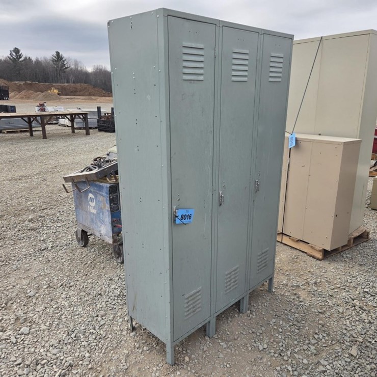 #6048 • Lockers