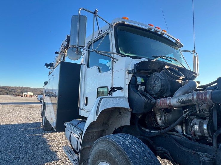 2008-kenworth-t300-image-33