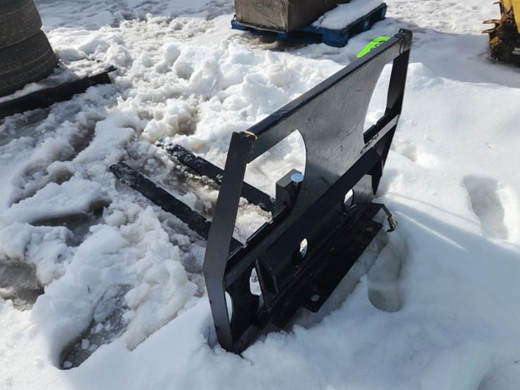 #6007-•-unused-42"-mini-skid-steer-pallet-forks-image-2