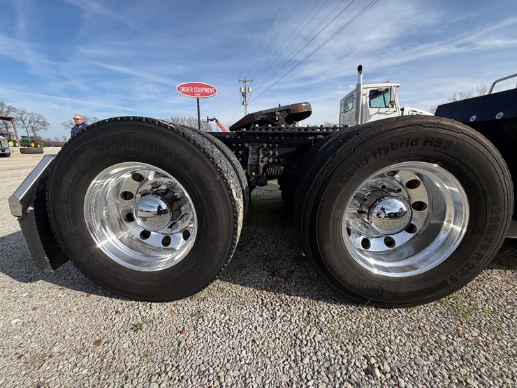 2016-mack-pinnacle-cxu613-image-19