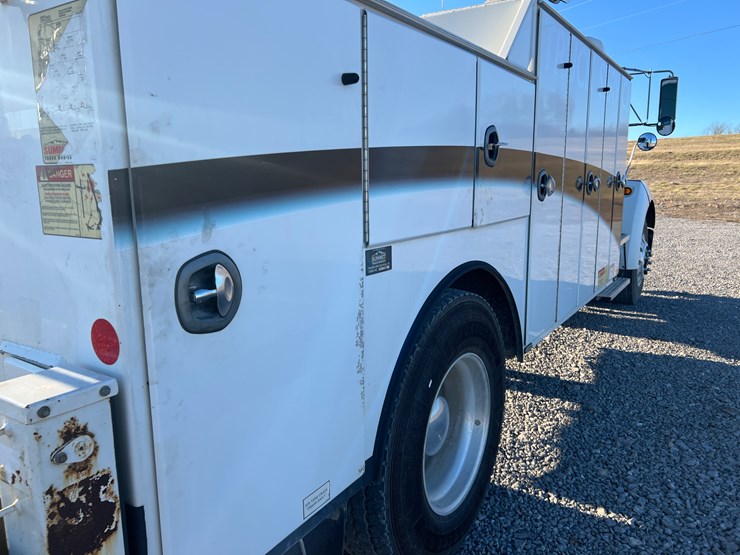 2008-kenworth-t300-image-35