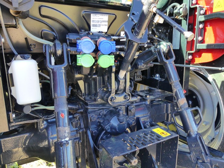 2024-case-ih-farmall-75a-image-6