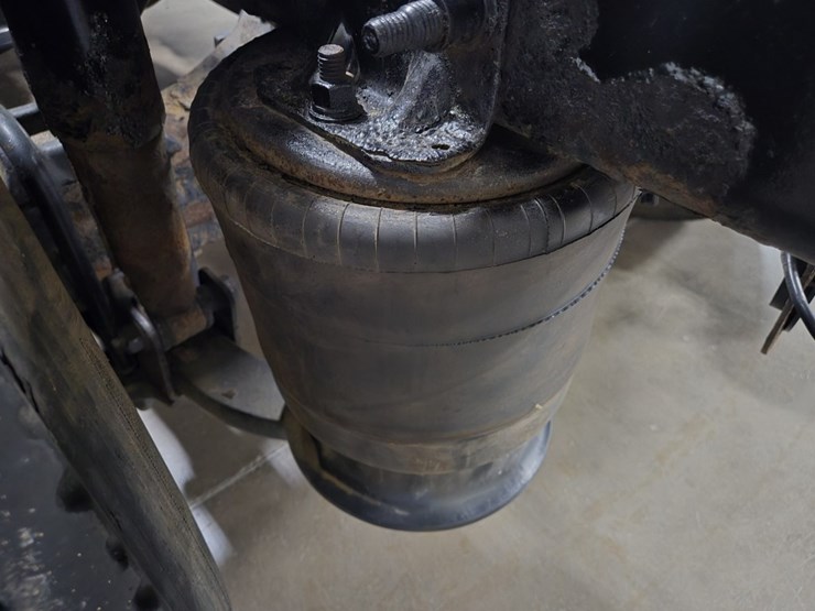 #2295-•-2016-freightliner-cascadia-day-cab-truck-tractor-image-44