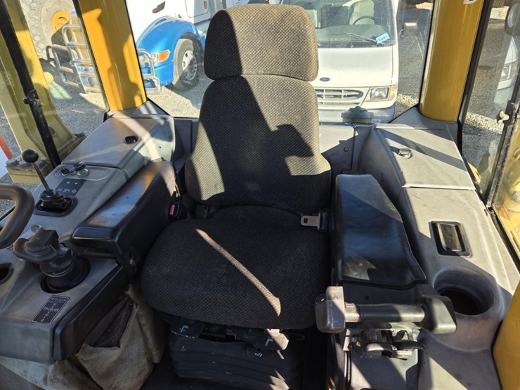 2007-caterpillar-d5n-lgp-image-47