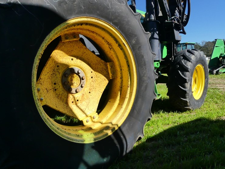 2015-john-deere-6105e-image-9