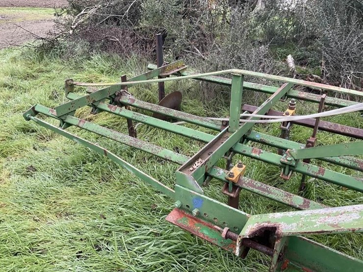 (offsite)-custom-3-pt-3-row-60"-cultivator-image-7