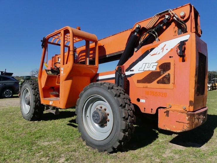 2015-jlg-8042-image-4