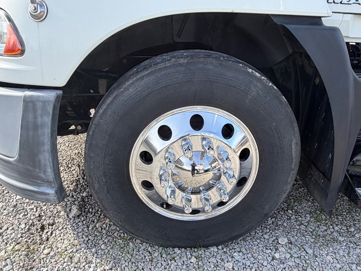 2016-mack-pinnacle-cxu613-image-2