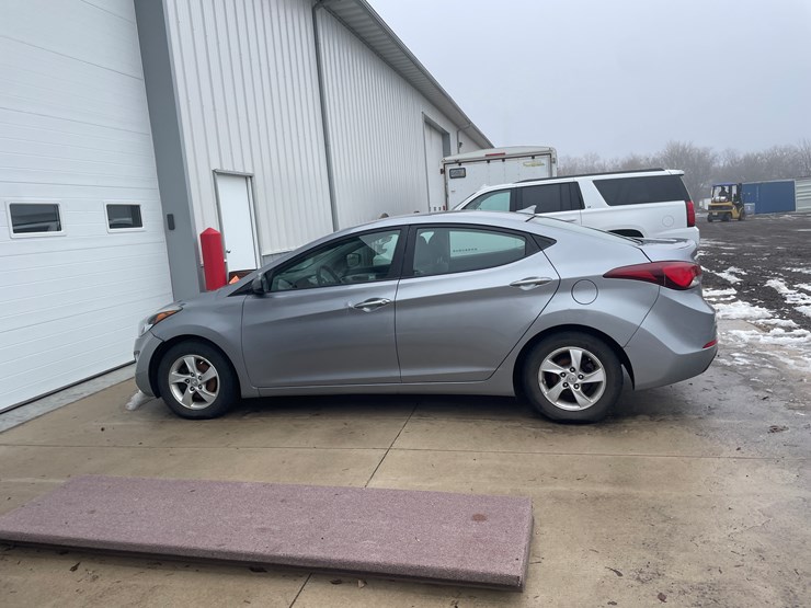 #1048-•-2015-hyundai-elantra-sedan-(has-wi-title)-image-7