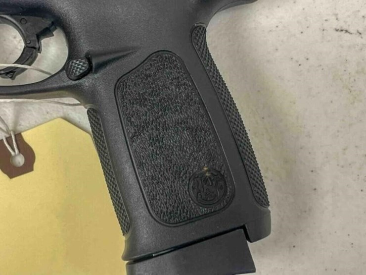 smith-&-wesson-pistol-image-12