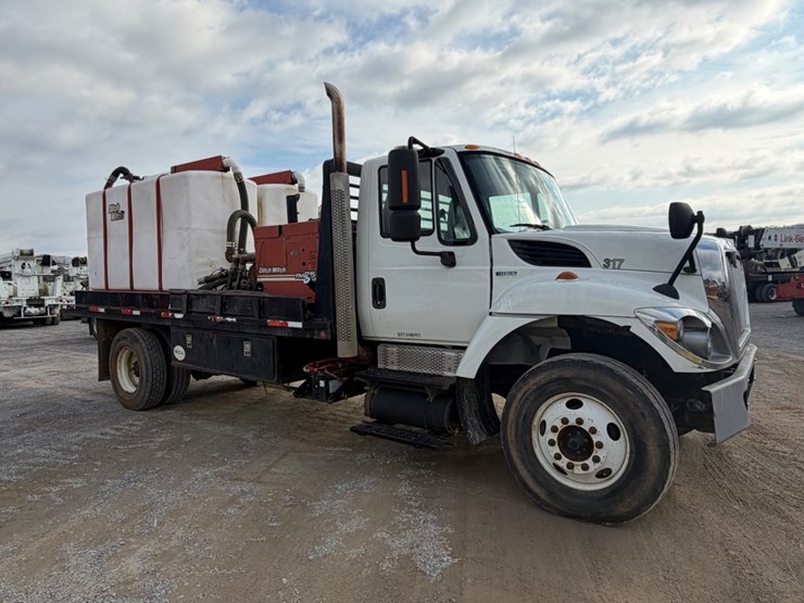 2015-ditch-witch-fm13v-image-2