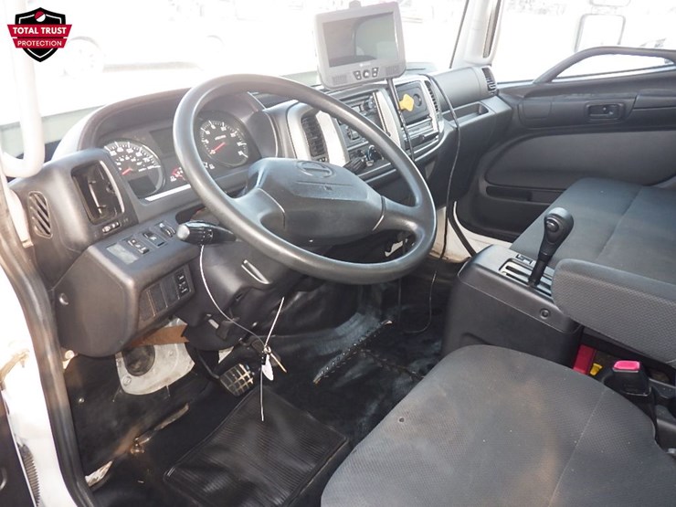 2020-hino-268a-image-11