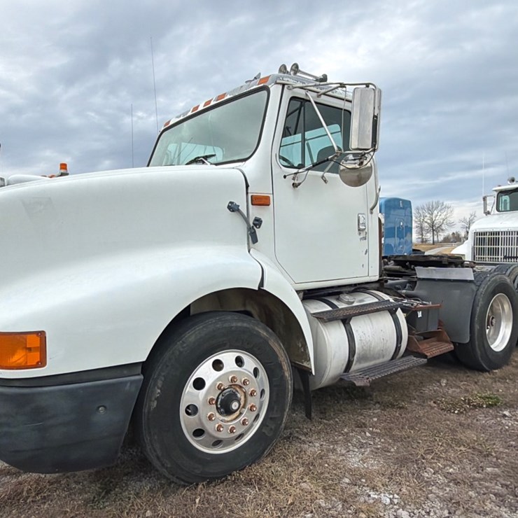 1995 INTERNATIONAL 8200