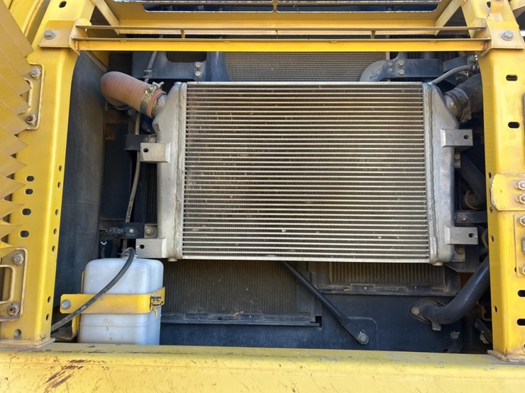 2014-komatsu-pc360-lc-10-image-38