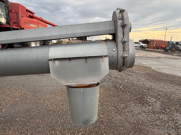 hutchinson-10x30-image-7