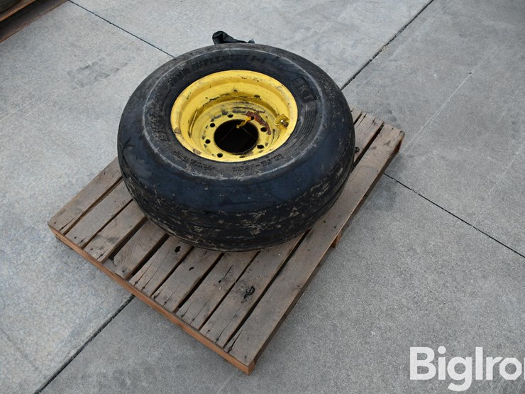 farm-implement-12.5l-15sl-tire-on-8-bolt-rim-image-3