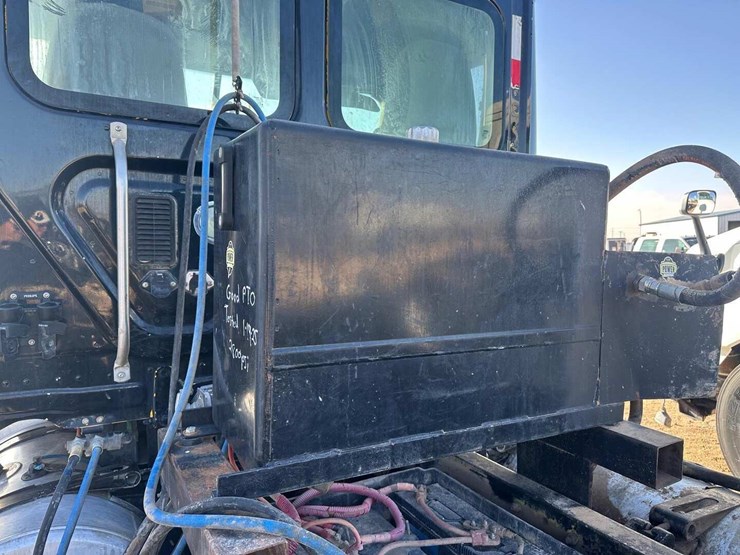 2013-freightliner-cascadia-image-5